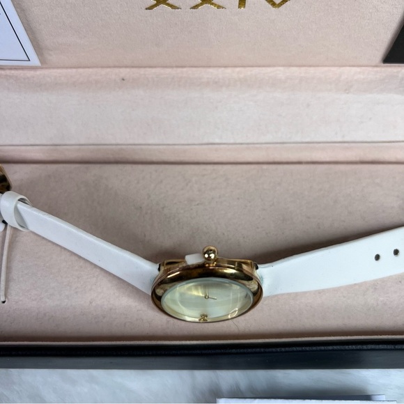 Akribos XXIV Diamond Dial Embellished Gold - Tone Watch New - Picture 6 of 7